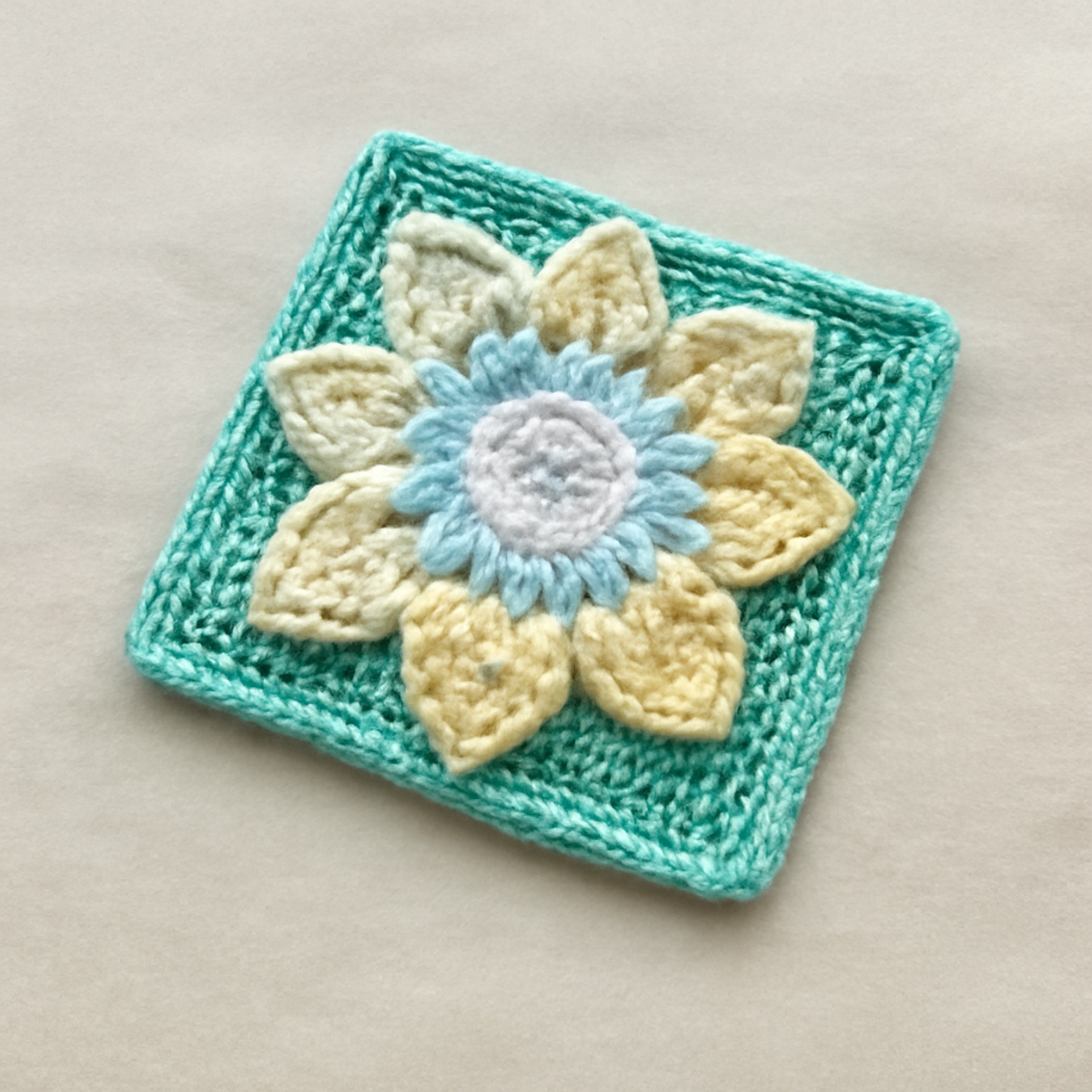 Charming Crochet Flower Block: Intermediate Floral Delight